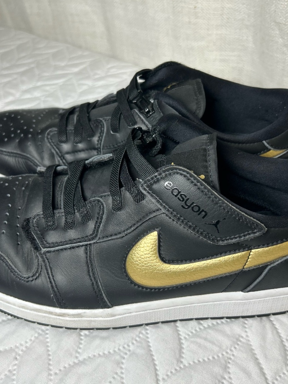Air Jordan 1 Low FlyEase Black Metallic Gold DM1206-071 - Picture 2 of 9